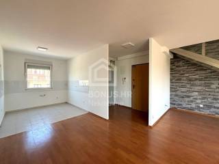 Flat in a building, Rent, Zagreb, Maksimir