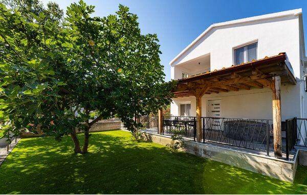 Starigrad, Seline