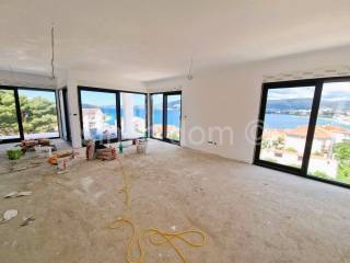 Apartment by the sea, Sale, Okrug, Okrug Gornji