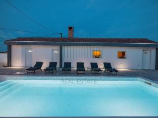 Vila, Prodaja, Nin, Nin