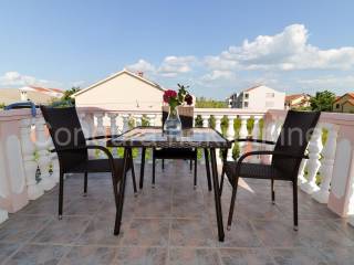 House with apartments, Sale, Nin, Nin