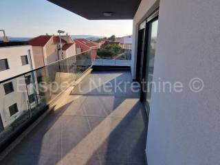 Flat in a new building, Sale, Okrug, Okrug Gornji