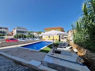 House with apartments, Sale, Vir, Vir