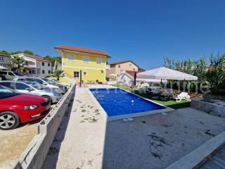 House with apartments, Sale, Vir, Vir