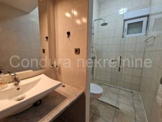 House with apartments, Sale, Vir, Vir