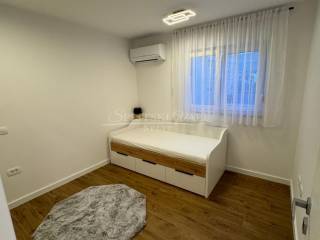 Flat in a house, Rent, Podstrana, Podstrana