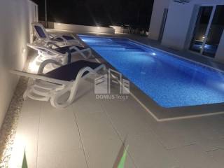 Stan u zgradi, Prodaja, Okrug, Okrug Gornji