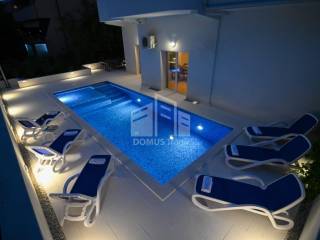 Stan u zgradi, Prodaja, Okrug, Okrug Gornji