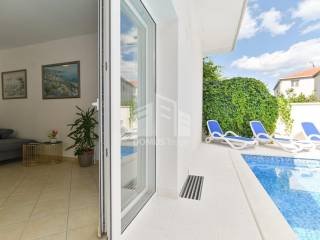 Stan u zgradi, Prodaja, Okrug, Okrug Gornji