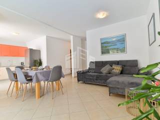 Stan u zgradi, Prodaja, Okrug, Okrug Gornji