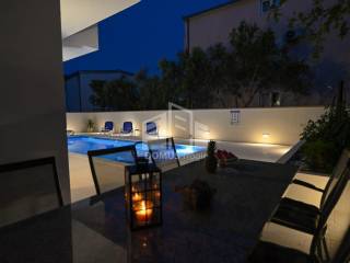 Stan u zgradi, Prodaja, Okrug, Okrug Gornji