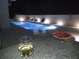 Stan u zgradi, Prodaja, Okrug, Okrug Gornji