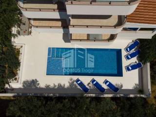 Stan u zgradi, Prodaja, Okrug, Okrug Gornji