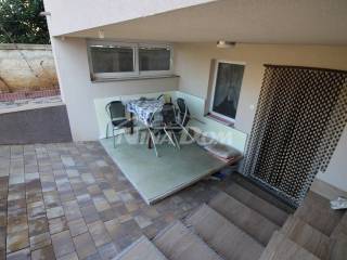 House with apartments, Sale, Vir, Vir