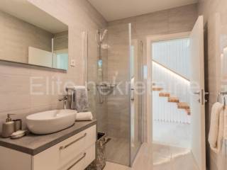 Flat in a villa, Sale, Opatija - Okolica, Pobri