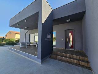Leasure property, Sale, Vir, Vir