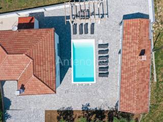 Leasure property, Sale, Nin, Nin