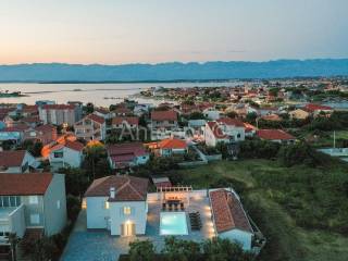 Leasure property, Sale, Nin, Nin