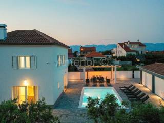 Leasure property, Sale, Nin, Nin