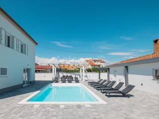 Leasure property, Sale, Nin, Nin