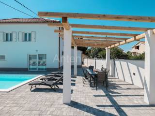 Leasure property, Sale, Nin, Nin
