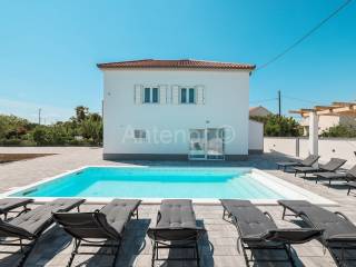 Leasure property, Sale, Nin, Nin