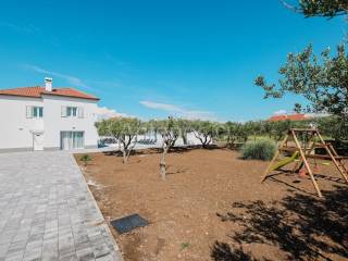 Leasure property, Sale, Nin, Nin