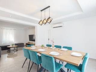 Leasure property, Sale, Nin, Nin