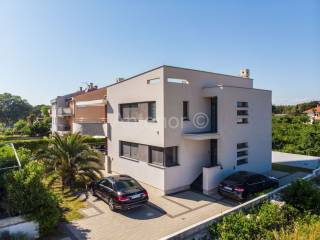 House by the sea, Sale, Nin, Zaton