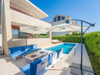 House by the sea, Sale, Nin, Zaton