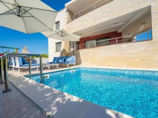 House by the sea, Sale, Nin, Zaton