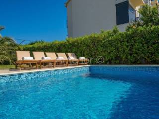 House by the sea, Sale, Nin, Zaton