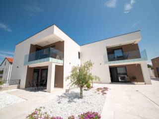Apartmanska kuca, Prodaja, Vrsi, Vrsi