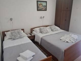 House with apartments, Sale, Starigrad, Seline