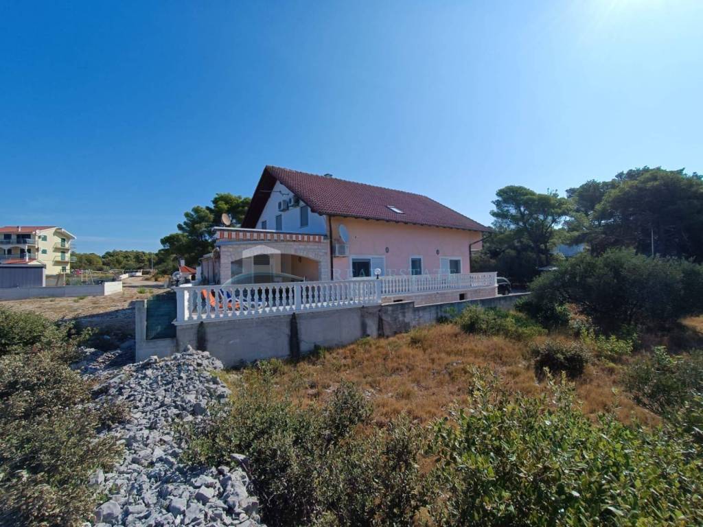 Flat in a house, Sale, Šibenik - Okolica, Brodarica