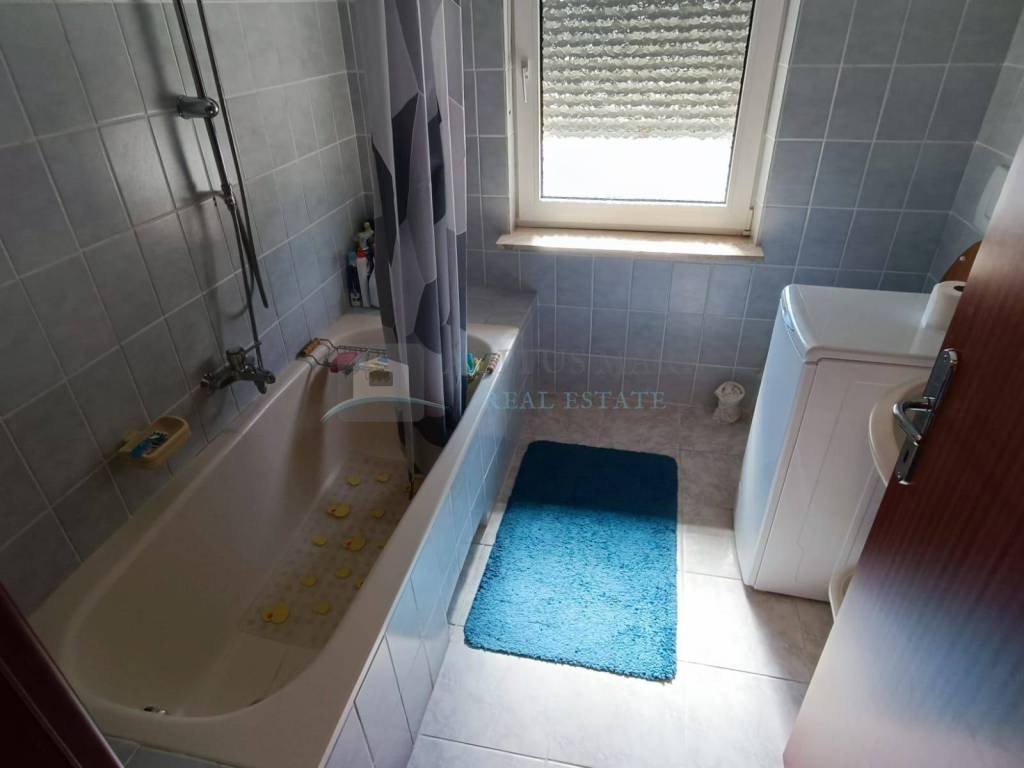 Flat in a house, Sale, Šibenik - Okolica, Brodarica