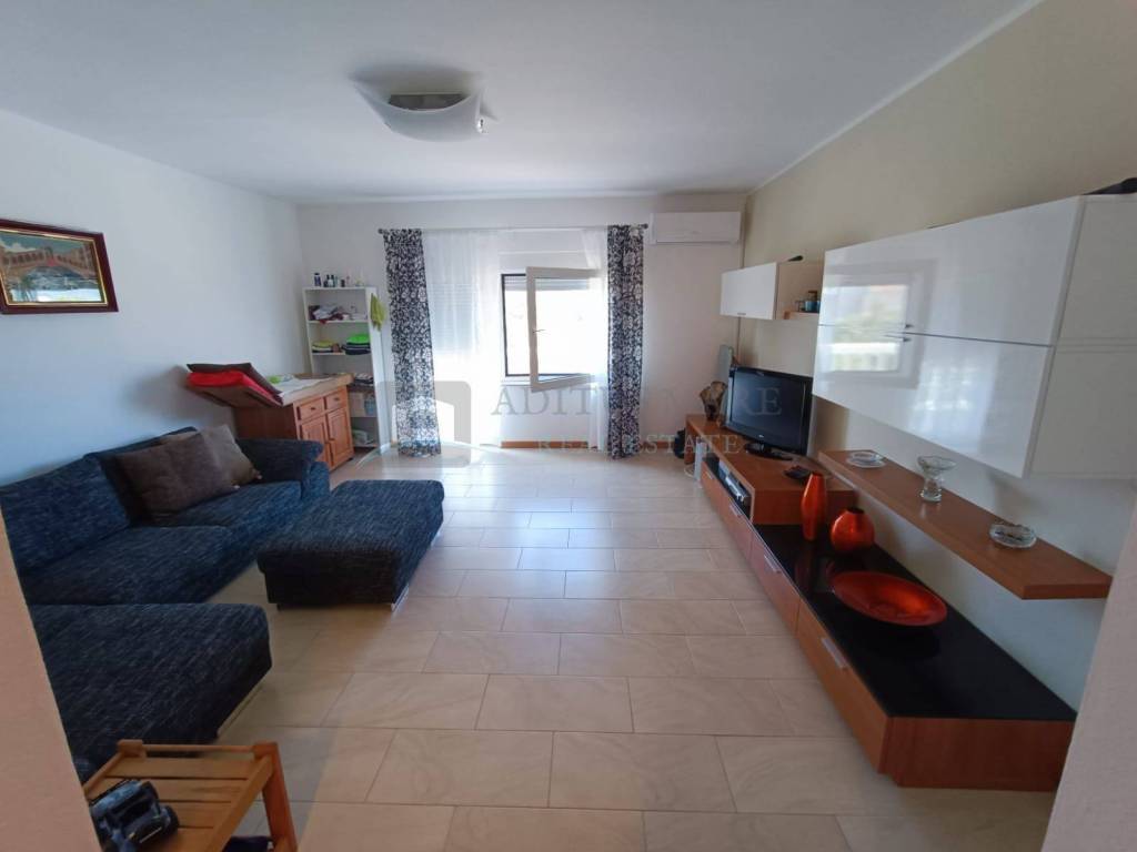 Flat in a house, Sale, Šibenik - Okolica, Brodarica