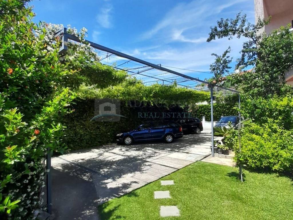 House with apartments, Sale, Vodice, Vodice