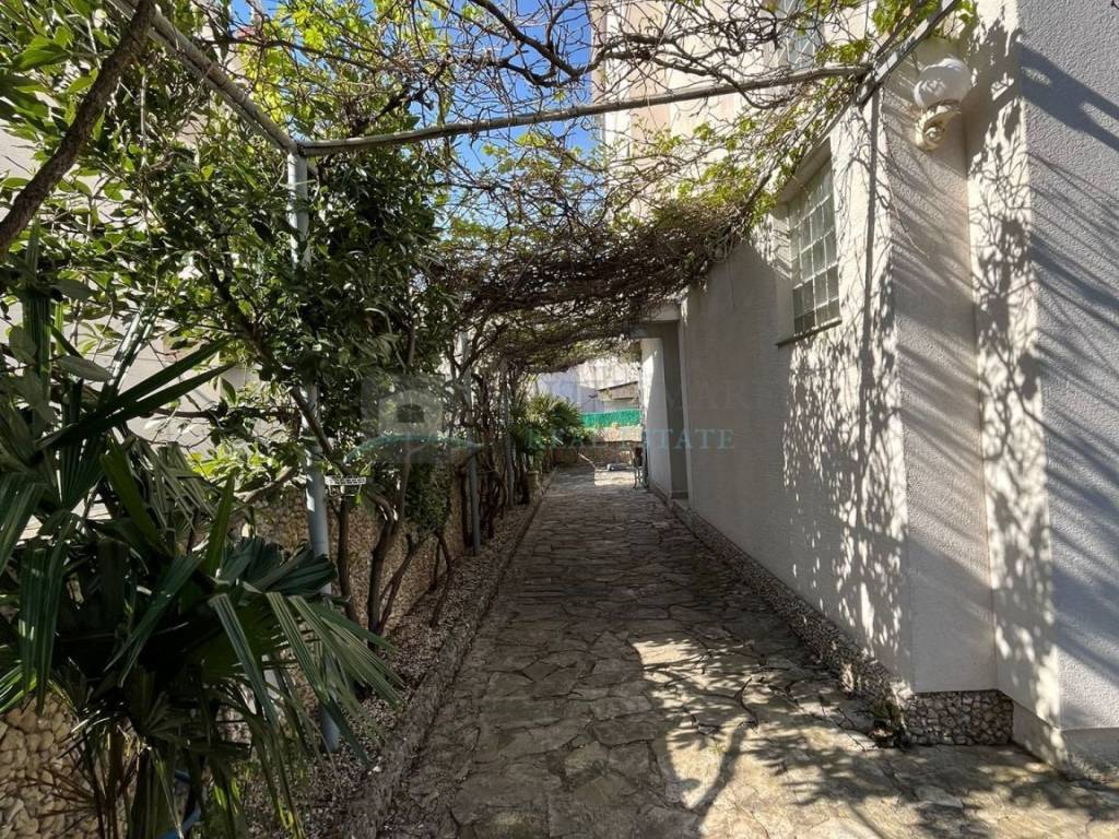 House with apartments, Sale, Vodice, Vodice