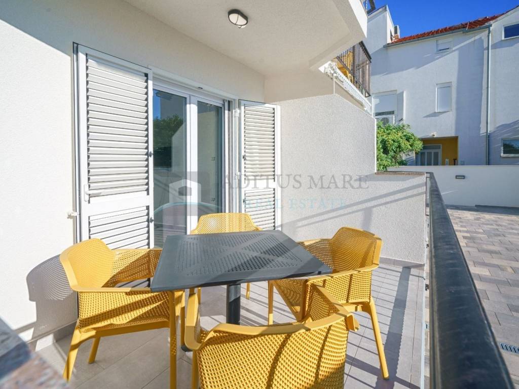 House with apartments, Sale, Vodice, Srima