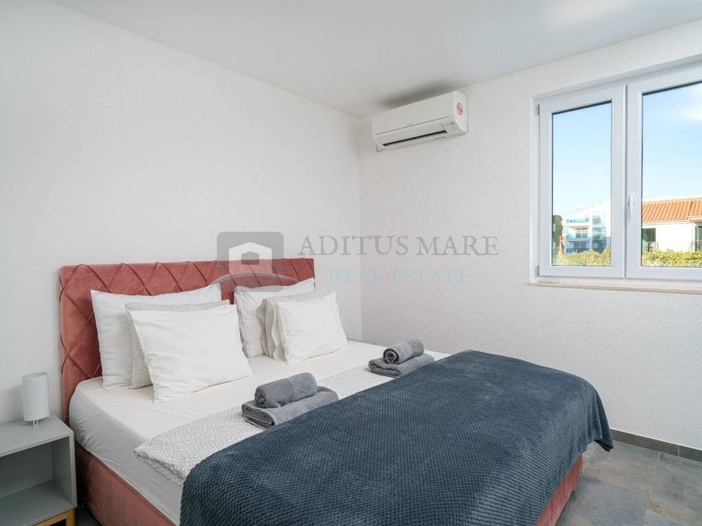 House with apartments, Sale, Vodice, Srima