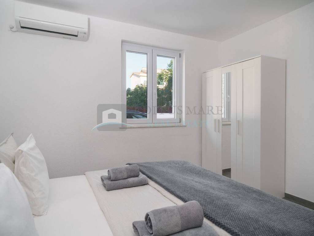 House with apartments, Sale, Vodice, Srima