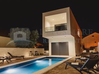 Vila, Prodaja, Vodice, Vodice
