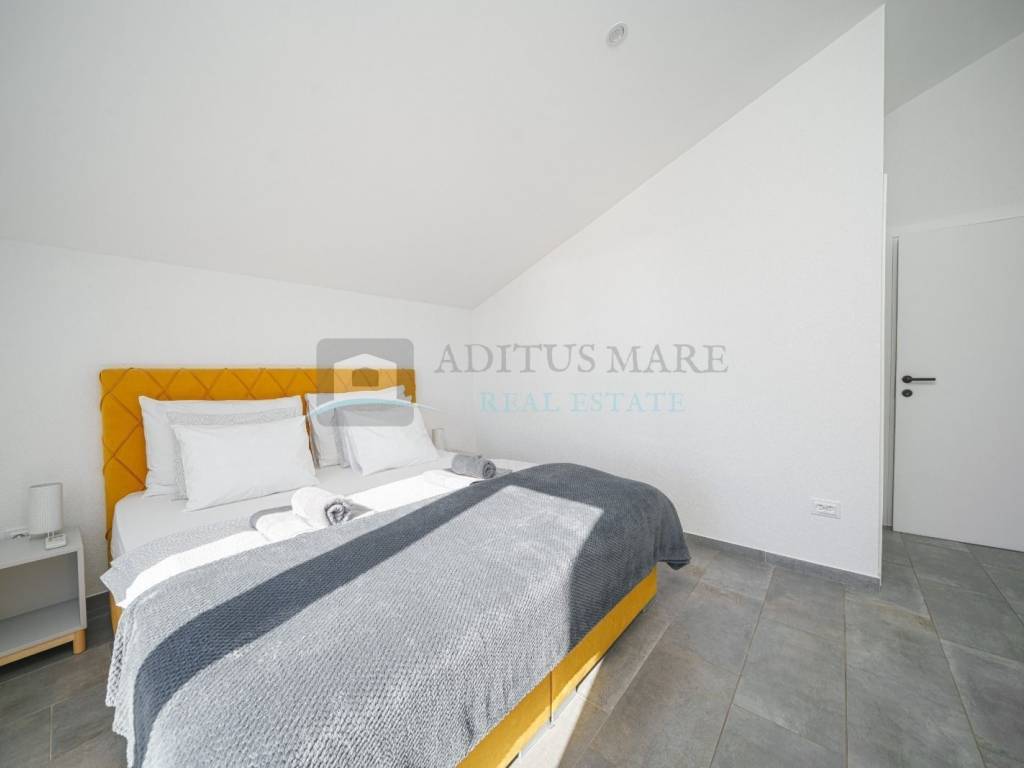 House with apartments, Sale, Vodice, Srima