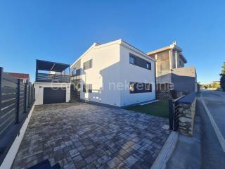 House by the sea, Sale, Vir, Vir