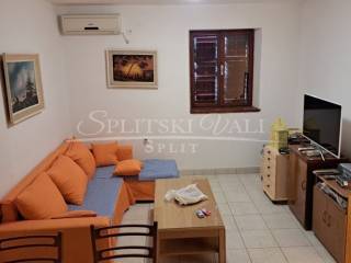 Flat in a house, Sale, Okrug, Okrug Gornji