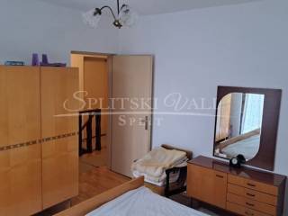 Flat in a house, Sale, Okrug, Okrug Gornji