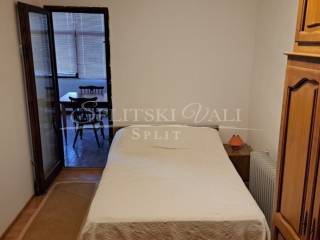 Flat in a house, Sale, Okrug, Okrug Gornji