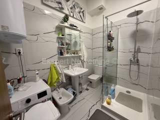 Flat in a house, Sale, Split, Split