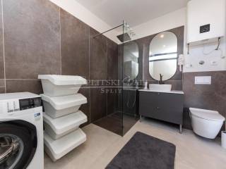 Flat in a new building, Sale, Okrug, Okrug Gornji
